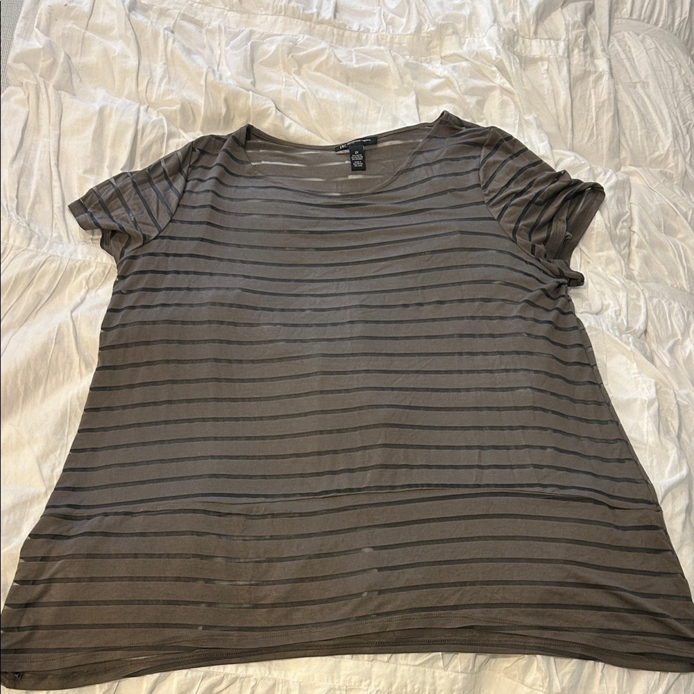 Women’s Gray Striped Short Sleeve Top